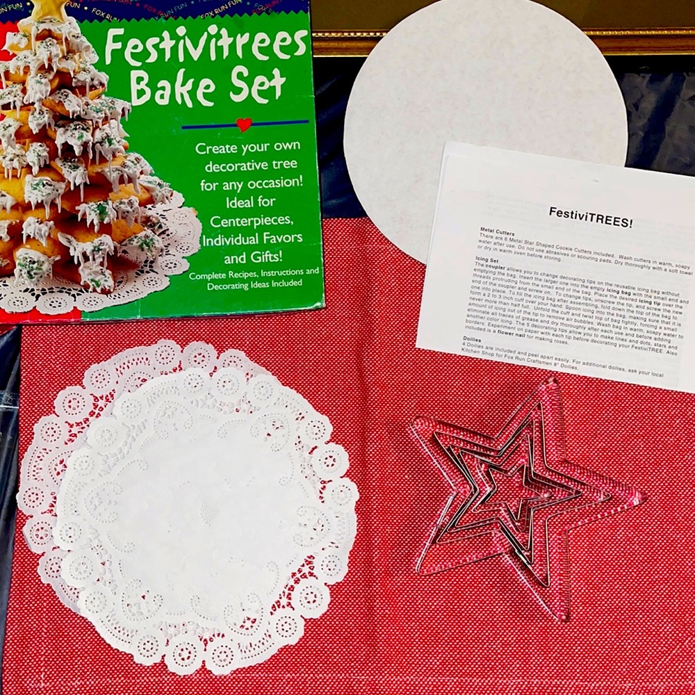 Vintage Cookie Cutters Christmas Tree Bake Set